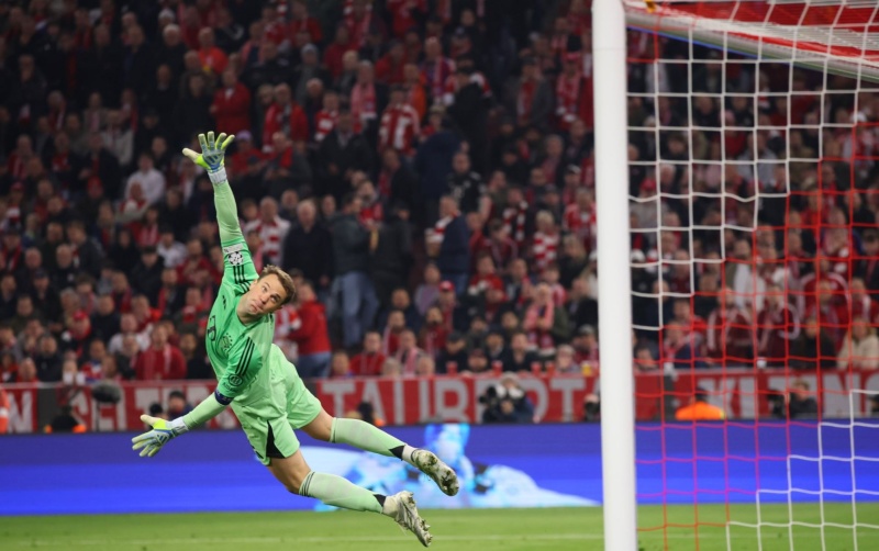 «Τροχονόμος» Νόιερ: Το απίθανο αρνητικό ρεκόρ του Γερμανού γκολκίπερ στο Παρί-Μπάγερν!