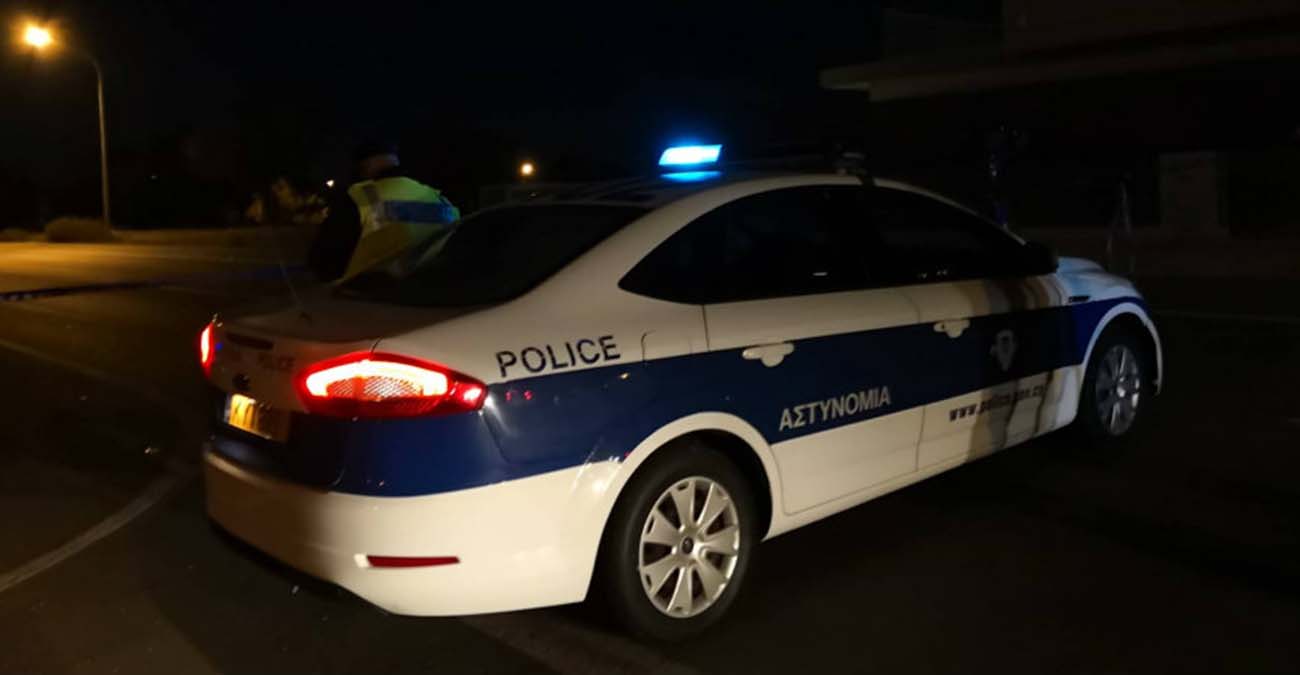 Video: Τροχαίο ατύχημα με supercar Ferrari στην Κύπρο - Ακινητοποιήθηκε κοντά στη διαχωριστική νησίδα