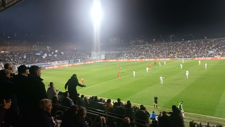 Ανεβάζουν τα ντεσιμπέλ οι Κροάτες οπαδοί μετά την ισοφάριση (ΒΙΝΤΕΟ)