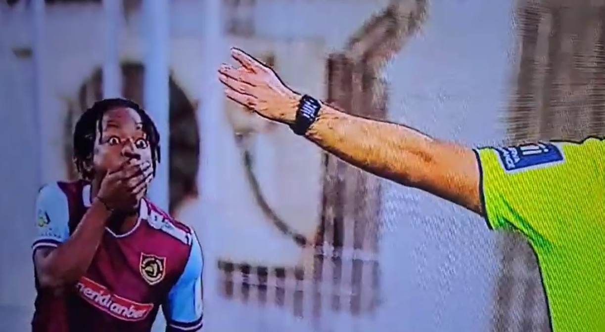 Το φάουλ που δεν είδε ο ρεφ και έφερε... αντίδραση (ΒΙΝΤΕΟ)