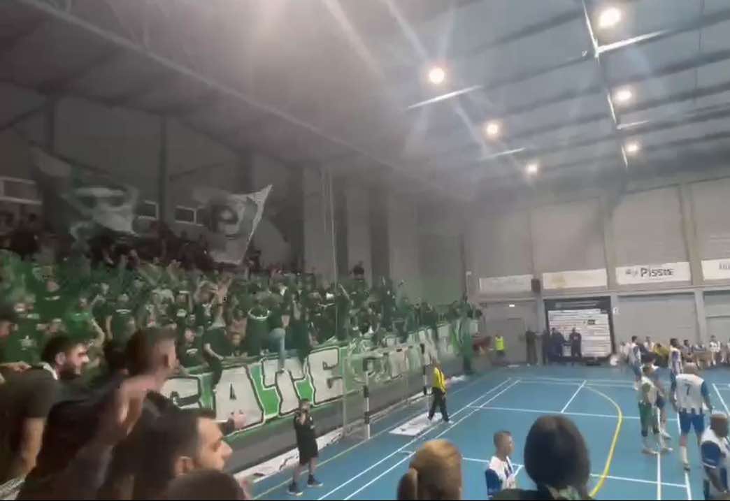 ΧΑΜΟΣ από την Θύρα 9 στο ντέρμπι του χάντμπολ με την Ανόρθωση! (ΒΙΝΤΕΟ)