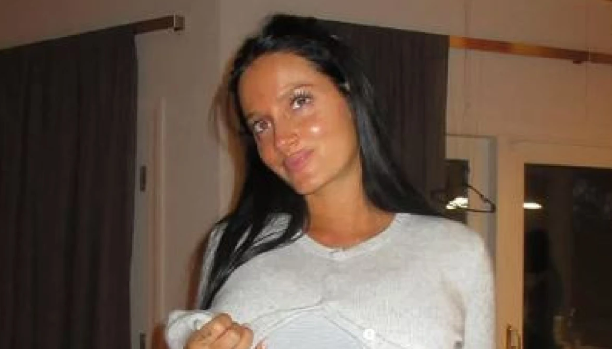 Μπήκε το γκολ και έσπασαν τα νερά - Η σύζυγος του διάσημου ποδοσφαιριστή παραλίγο να γεννήσει στις εξέδρες την ώρα του αγώνα