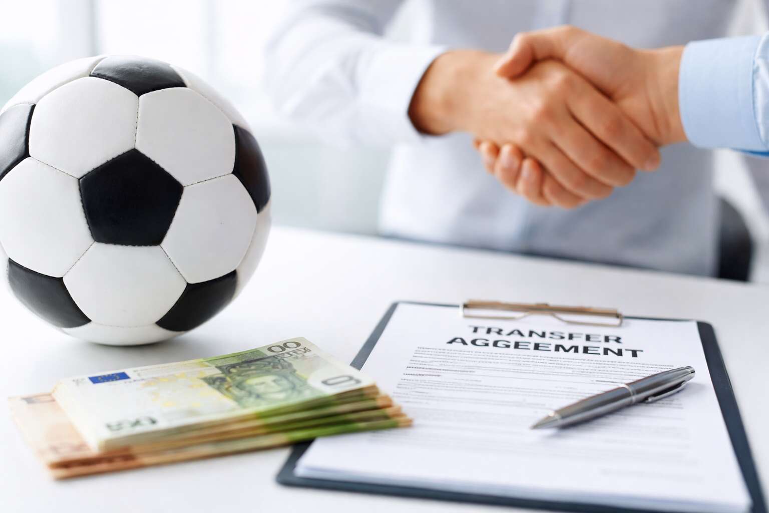 ΔΙΠΛΟ μεταγραφικό χτύπημα στο φινάλε