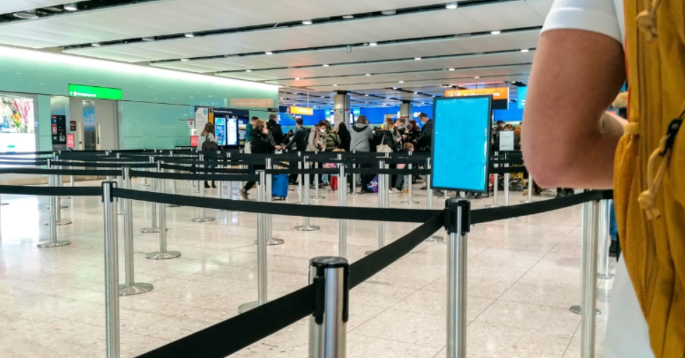 Γιατί οι μαύρες κάλτσες μπορεί να προκαλέσουν πρόβλημα μέσα στο αεροπλάνο