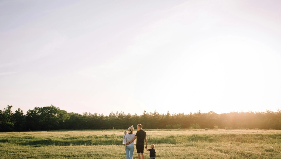Αν μεγάλωσες σε μια δυσλειτουργική οικογένεια, μάλλον έχεις ομαλοποιήσει αυτές τις 10 τοξικές συμπεριφορές