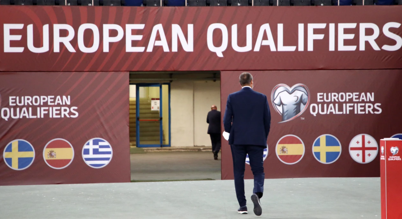 Από την Εθνική Ελλάδας σε ριάλιτι επιβίωσης: Ποιος προπονητής ποδοσφαίρου το... τόλμησε!