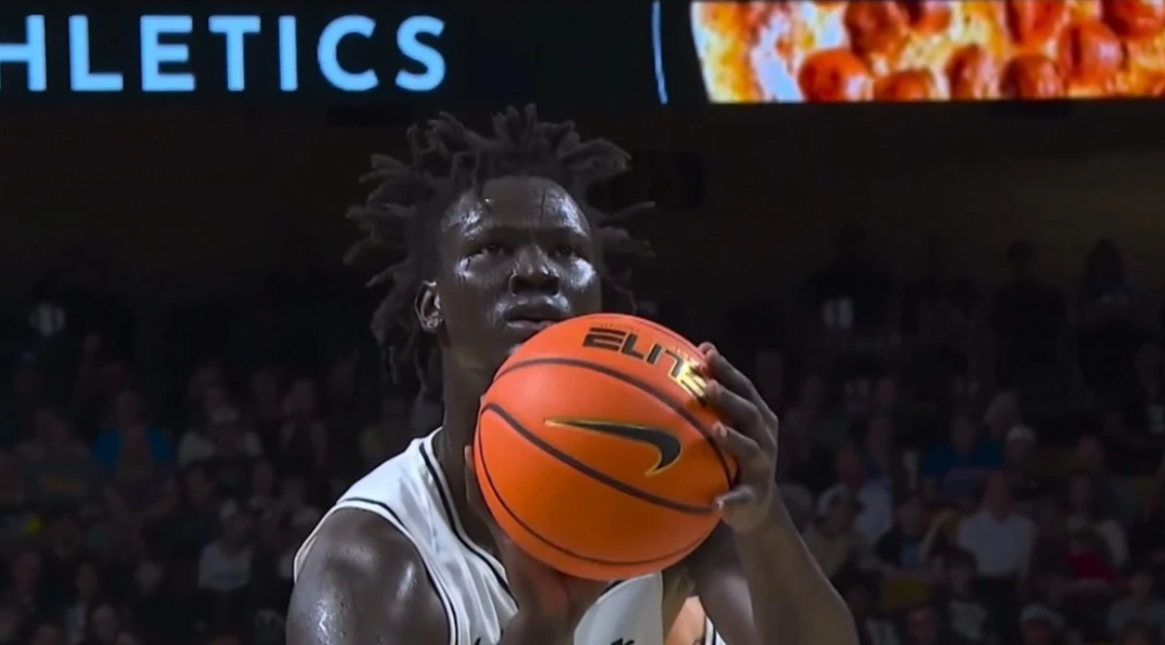 Η πιο παράλογη ελεύθερη βολή στα χρονικά - Άστοχος ο Σουδανός στην... viral εκτέλεσή του (BINTEO)