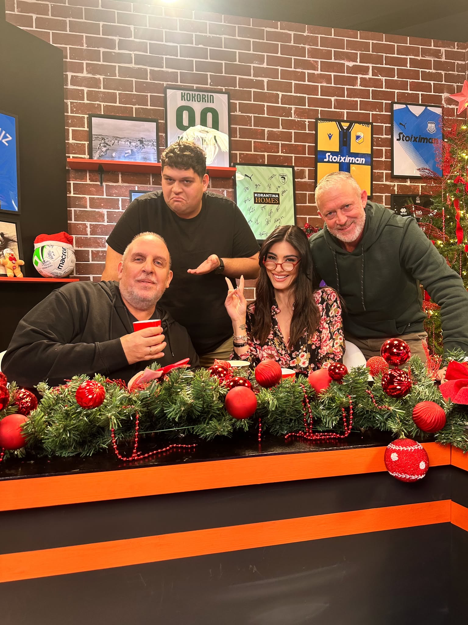 OVERLAP:  Το ματς στην «Αρένα», όσα συνέβησαν στο ματς του ΑΠΟΕΛ και το «Καφενείο του Χαμπή» (ΒΙΝΤΕΟ)