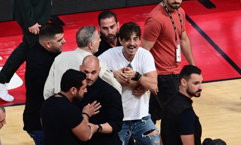Ένταση με Γιαννακόπουλο στο ΣΕΦ – Οι άσεμνες χειρονομίες του προέδρου του Παναθηναϊκού