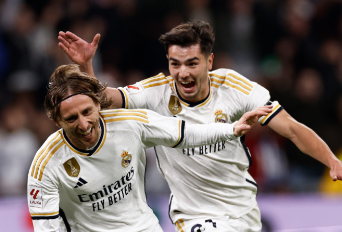 Σκόρπισε τη Βιγιαρεάλ, πάτησε κορυφή και… περιμένει η Ρεάλ!