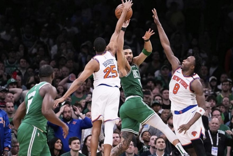 NBA: Απίστευτοι Νικς: Νέο comeback από -20 και 2-0 επί των Σέλτικς μέσα στη Βοστώνη! (ΒΙΝΤΕΟ) NBA: Απίστευτοι Νικς: Νέο comeback από -20 και 2-0 επί των Σέλτικς μέσα στη Βοστώνη! (ΒΙΝΤΕΟ)