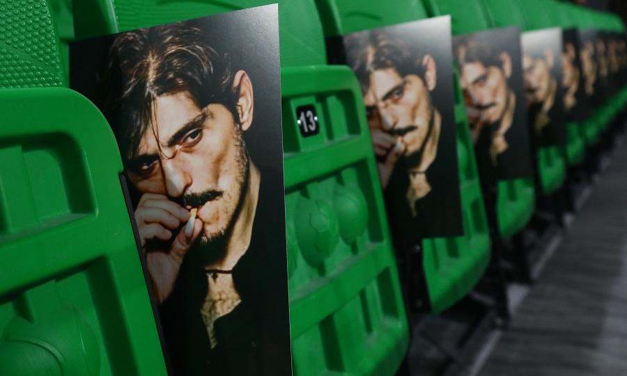 ΕΠΟΣ: Χαρτόνια με το... πρόσωπο του Δημήτρη Γιαννακόπουλου στο T-Center! (ΦΩΤΟΓΡΑΦΙΕΣ)