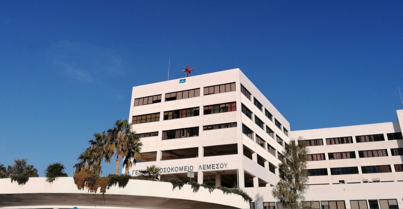 Αίσιο τέλος: Αποχώρησε ήρεμη από την οικία η γυναίκα που απειλούσε να βλάψει τον εαυτό της – Μεταφέρετε στο Νοσοκομείο