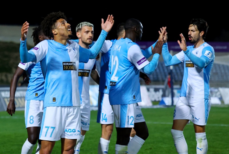 «Τρίβει τα μάτια του» και ο Ντουμπόφ από την εντυπωσιακή παράσταση της Πάφου! (ΦΩΤΟΓΡΑΦΙΑ)