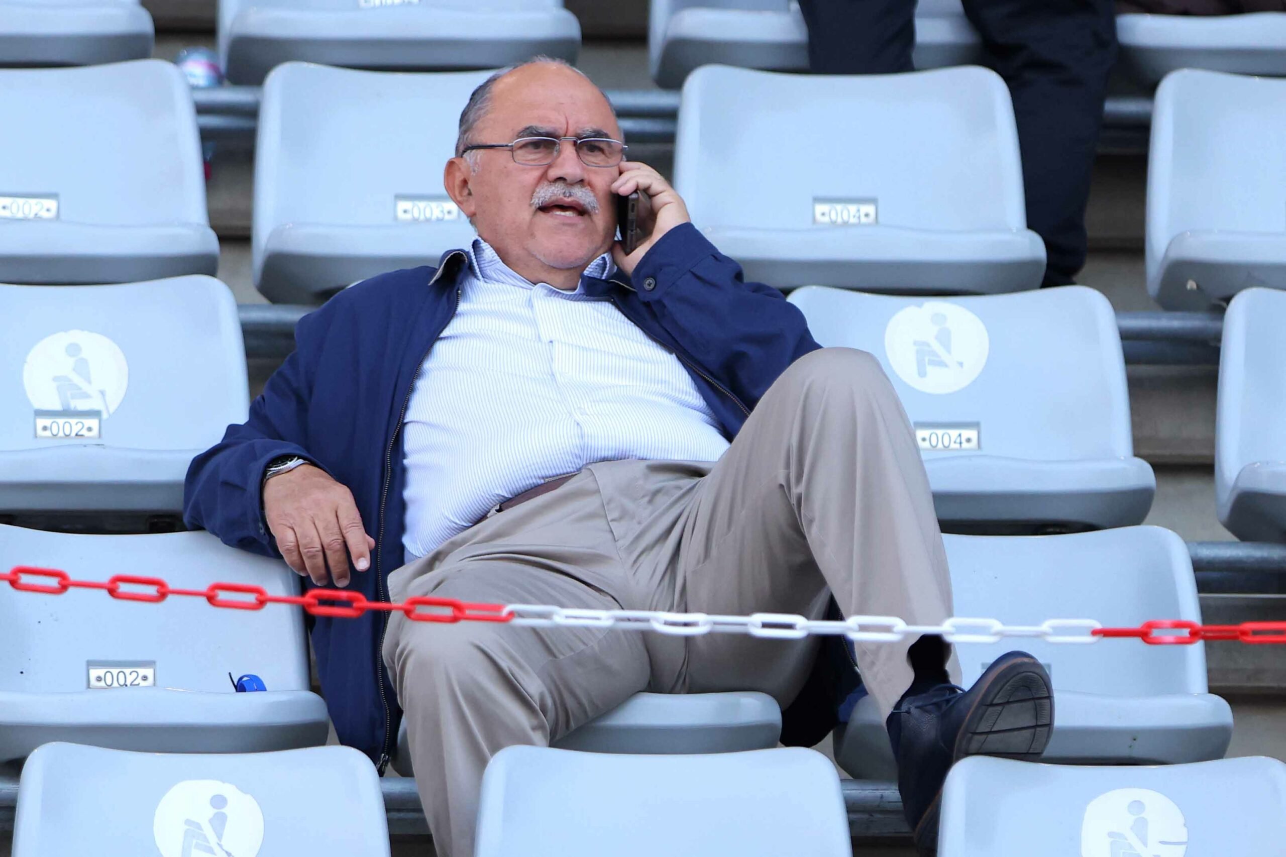 Προβληματισμός με απορίες και παρατηρήσεις για τη μορφή του κυπέλλου
