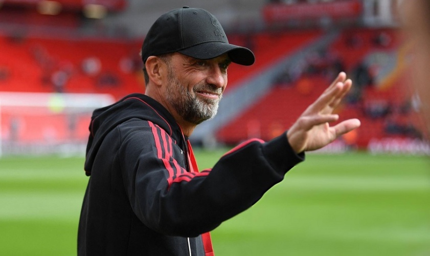 Και τα δάκρυα συγκίνησης κυλούν: Ο Κλοπ ξανά στο Άνφιλντ με φόρμα της Λίβερπουλ και έτοιμος για δουλειά! (ΦΩΤΟΓΡΑΦΙΕΣ)