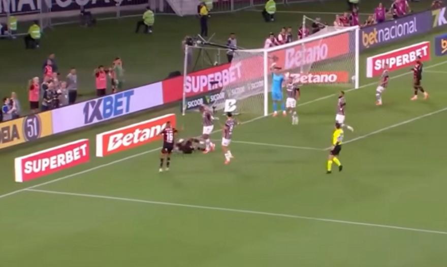 Η φάση που έχει ξεσηκώσει αντιδράσεις: Είναι ή δεν είναι πέναλτι; (BINTEO)