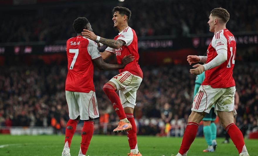 Με δυο… αυτογκόλ και λύτρωση στο 94′, η Άρσεναλ γλίτωσε το κάζο και διατηρείται στην κορυφή!