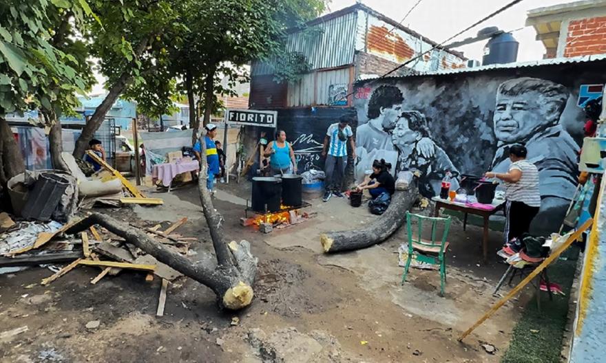 Το σπίτι του Μαραντόνα λειτουργεί ως συσσίτιο για τους άπορους ανθρώπους της γειτονιάς (ΒΙΝΤΕΟ)