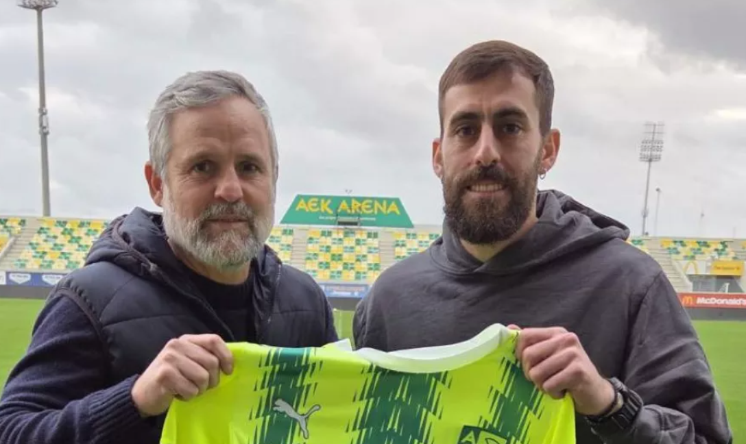 Πήρε φανέλα ΑΕΚ και πόζαρε ο Χάμπος - ΦΩΤΟΓΡΑΦΙΕΣ