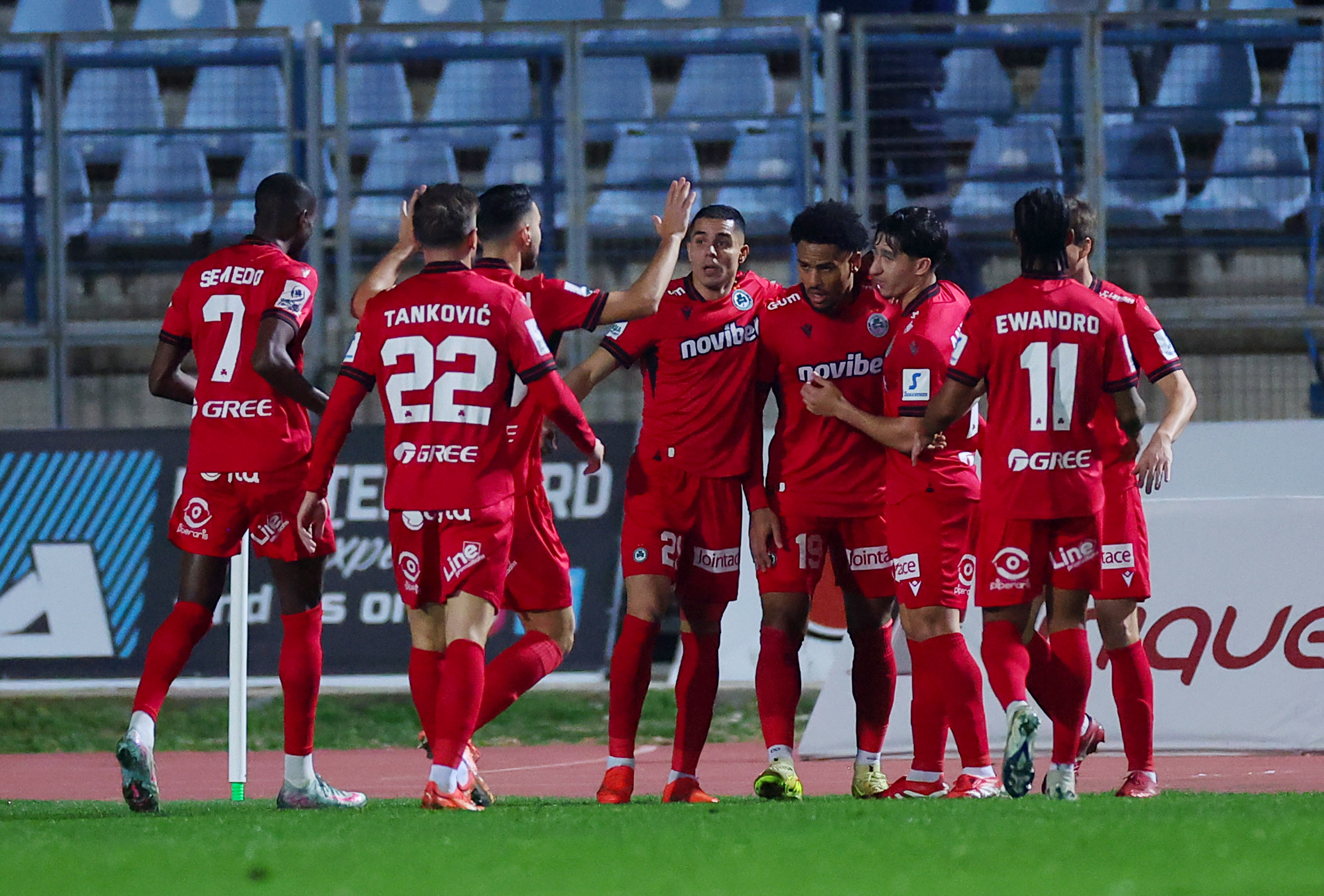 Αγώνας δρόμου για... Απόλλωνα οι Μαγιαμπέλα και Γιόβετιτς