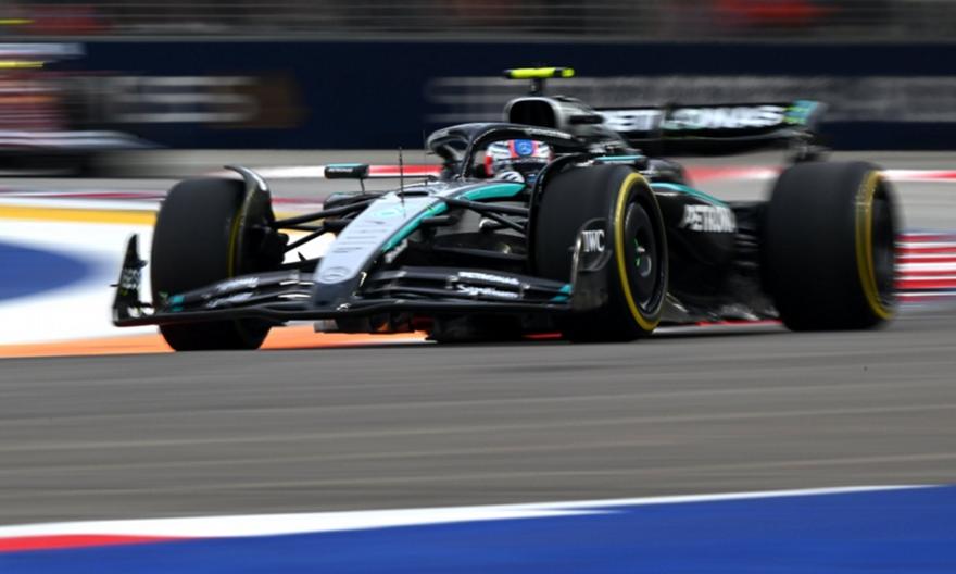 Έγραψε ιστορία και κατέκτησε τον τίτλο η McLaren – Κυρίαρχος Ράσελ και νίκη για τη Mercedes στη Σιγκαπούρη!