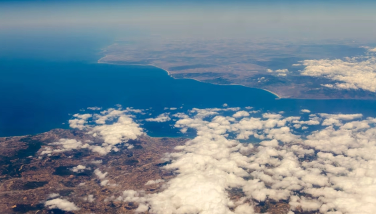Μόλις 14 χιλιόμετρα χωρίζουν Ισπανία και Μαρόκο: Γιατί δεν υπάρχει γέφυρα