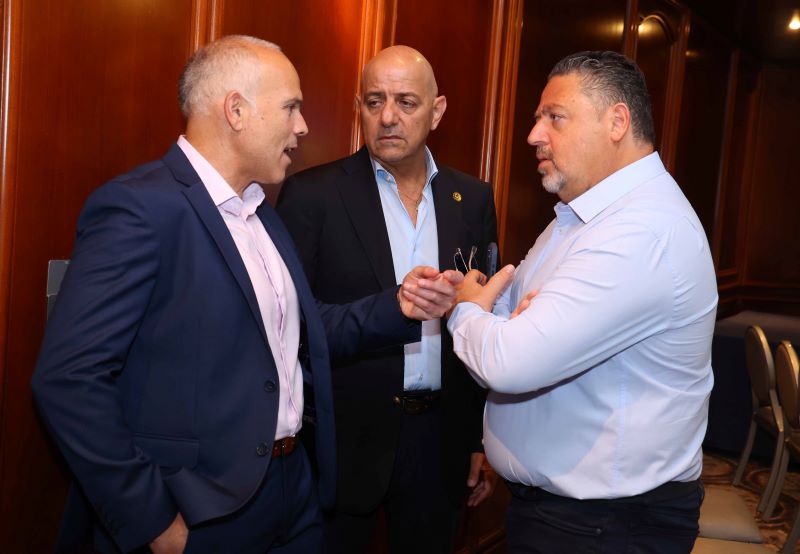 Αυγά στον τοίχο… 