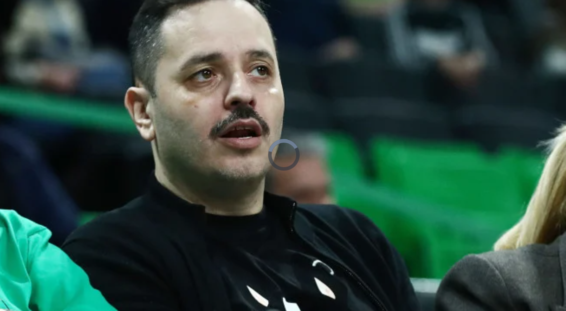 «Δίκασε» οπαδό του Ολυμπιακού μετά το ντέρμπι του ΟΑΚΑ ο Τσουβέλας (ΦΩΤΟΓΡΑΦΙΑ)