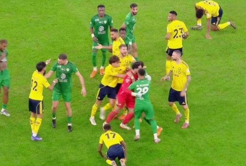 ΧΑΜΟΣ στη Σαουδική Αραβία μετά από... χαστούκι σε ποδοσφαιριστή! (ΒΙΝΤΕΟ)