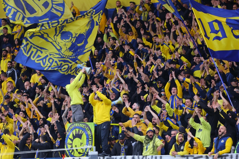 Αποθέωσαν τις ΤΡΕΜΠΛΟΥΧΕΣ οι οπαδοί της ΑΕΛ! (ΦΩΤΟΓΡΑΦΙΑ)