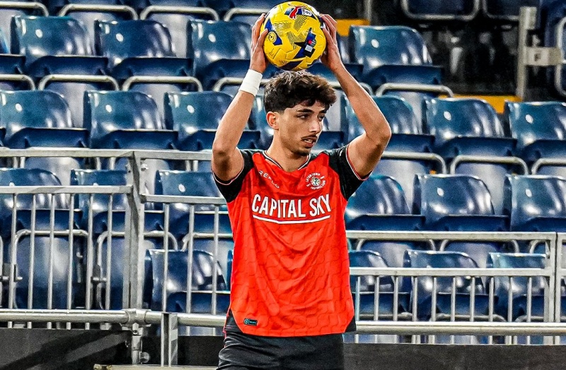 Ιστορική μέρα για 18χρονο Αγγλοκύπριο ποδοσφαιριστή της Λούτον!