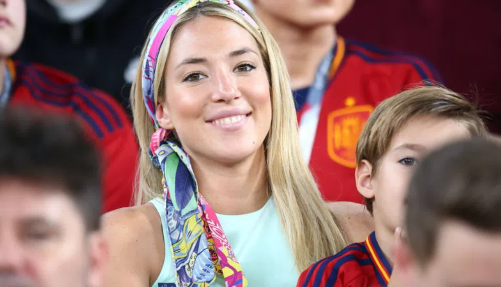 «Με πήρε τηλέφωνο κλαίγοντας»: Το ξέσπασμα της συζύγου του Μοράτα για τις φήμες περί ερωτικού τριγώνου