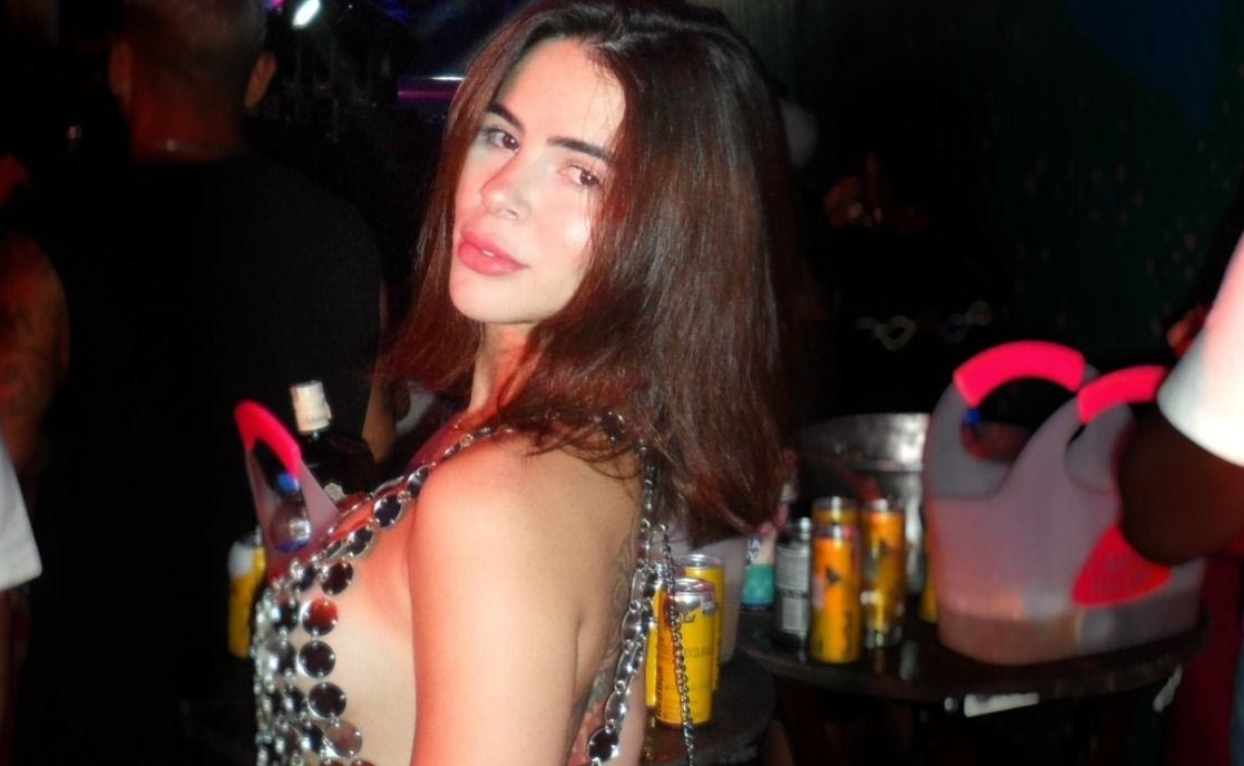 Ρομάριο: Ποια είναι η 25χρονη Τίφανι Μπαρσέλος που εθεάθη στο πλευρό του