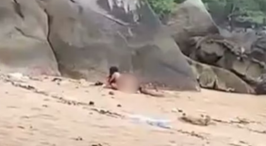 Οργή για νεαρό ζευγάρι Γάλλων που έκαναν σεξ σε παραλία: «Ήταν σαν ζώα»