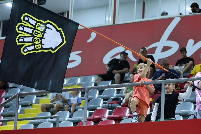 Λες και ζουν σε άλλο πλανήτη… 