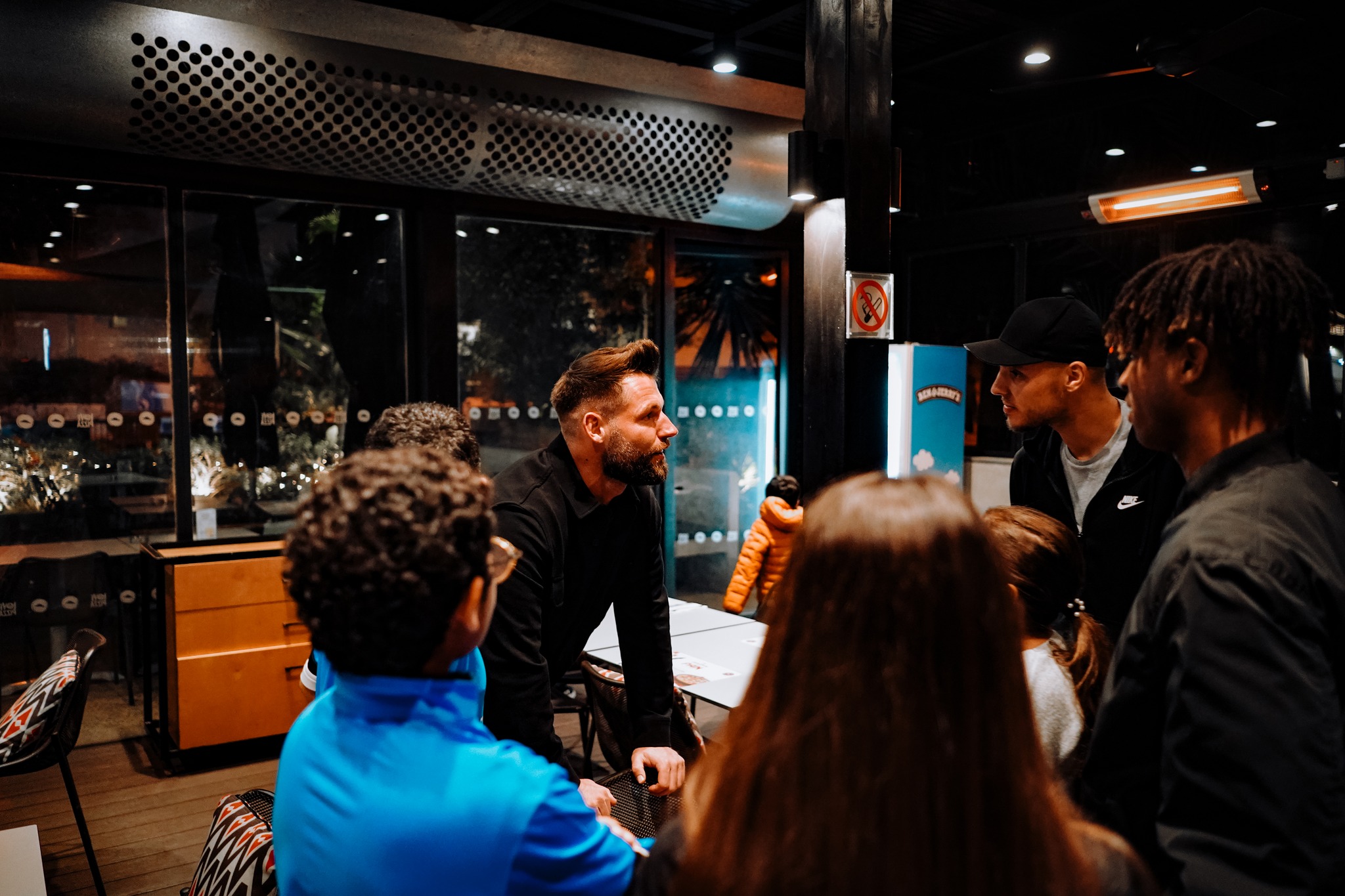 Συγκινητική κίνηση: Παίκτες του Απόλλωνα χάρισαν μια ξεχωριστή βραδιά σε παιδια της Παιδικης Στεγης Λεμεσου