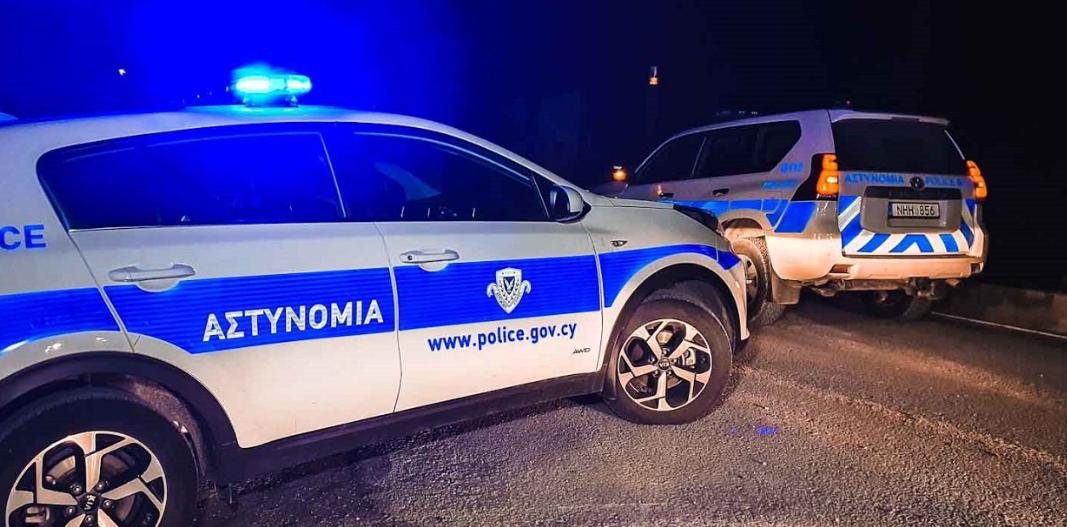 Video: Καρέ-καρέ η καταδίωξη του ύποπτου βαν με πυροβολισμούς - Έβγαιναν σπίθες από τα λάστιχα