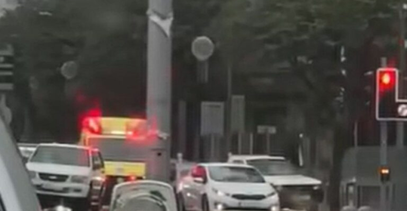 Ασθενοφόρο σε σταθερές κάμερες: Τι πρέπει να κάνουν οι οδηγοί – Διευκρινήσεις από την Αστυνομία για τα εξώδικα