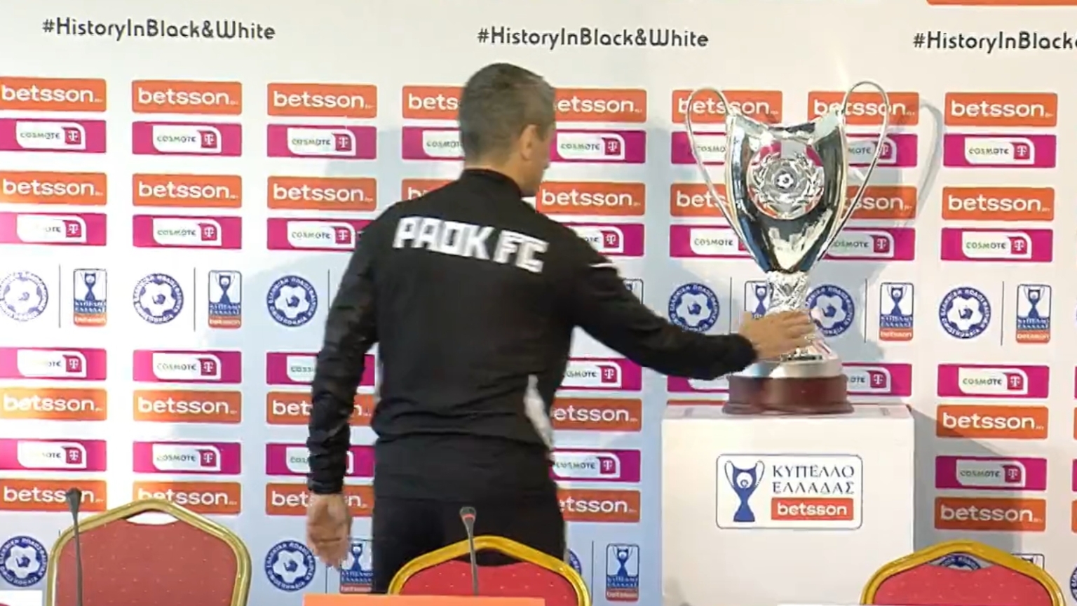 «Κατάρα» να... αγγίζεις το τρόπαιο ΠΡΙΝ το ματς: «Τιμώρησε» Κριστιάνο Ρονάλντο και Μίλαν, «χτύπησε» ΠΑΟΚ και Ραζβάν Λουτσέσκου!