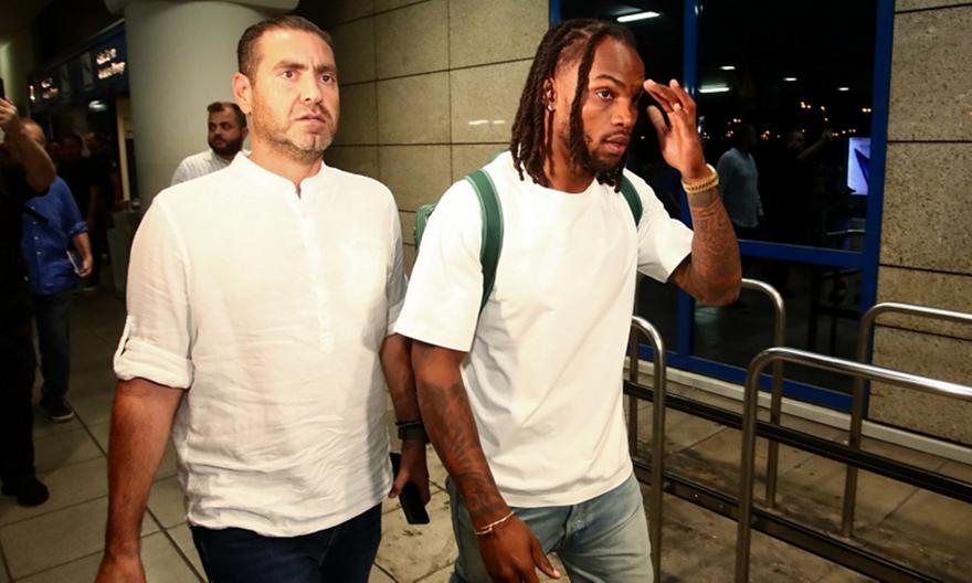 «Χαρούμενος που βρίσκομαι εδώ με τον Βιτόρια, θέλω τίτλους»: Στην Αθήνα για τον Παναθηναϊκό ο Ρενάτο Σάντσες «Χαρούμενος που βρίσκομαι εδώ με τον Βιτόρια, θέλω τίτλους»: Στην Αθήνα για τον Παναθηναϊκό ο Ρενάτο Σάντσες
