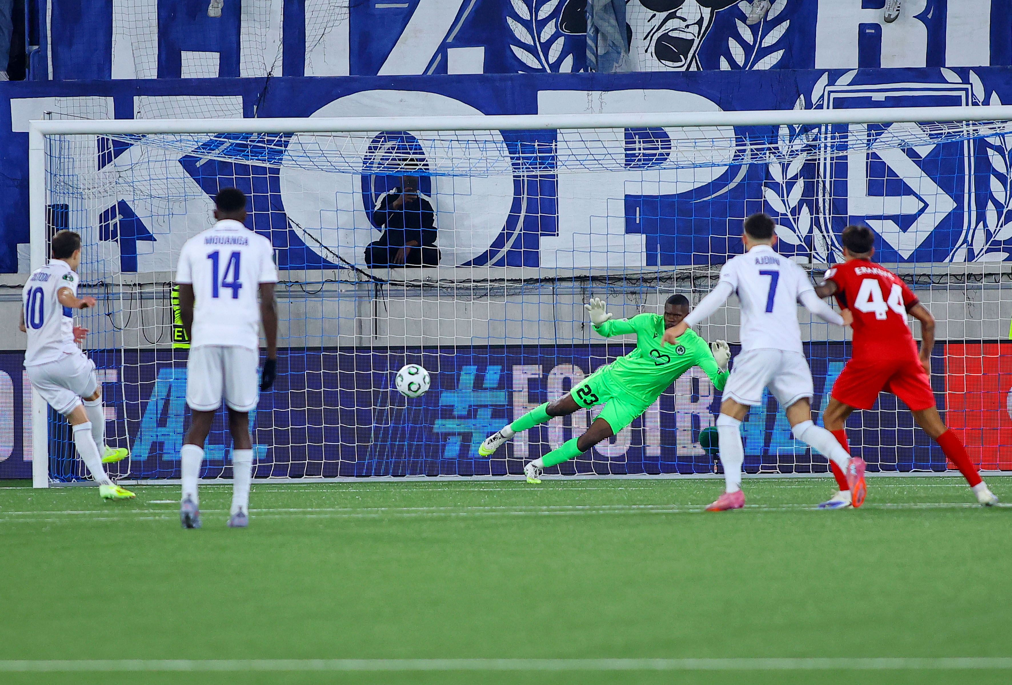 ΟΜΟΝΟΙΑ: Το έκανε ξανά ο Ουζόχο στο Κόνφερενς Λιγκ