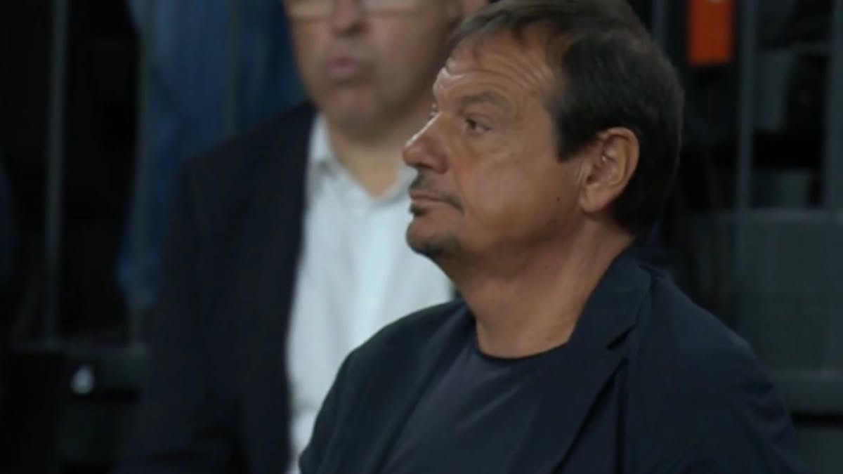 Ο Άταμαν έριξε μπουκάλι με νερό στο παρκέ και δέχθηκε τεχνική ποινή 