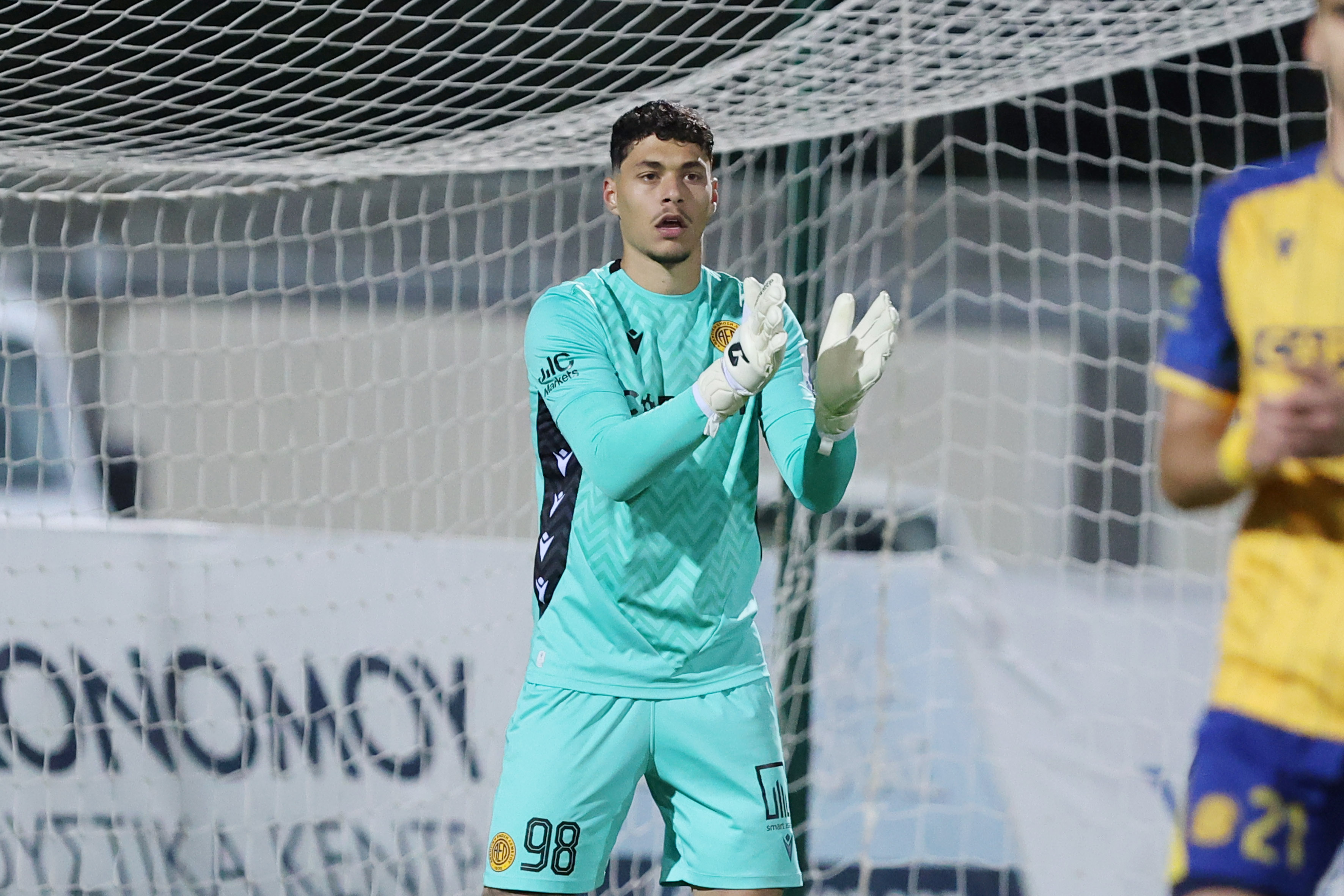 Τα γάντια στον Κυριάκου… 