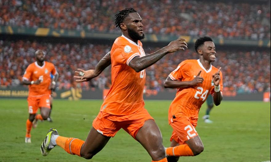 Ο Κεσιέ έλεγε στον Κοσουνού να βουτήξει για πέναλτι και ο αντίπαλος κίπερ γελούσε! (ΒΙΝΤΕΟ)