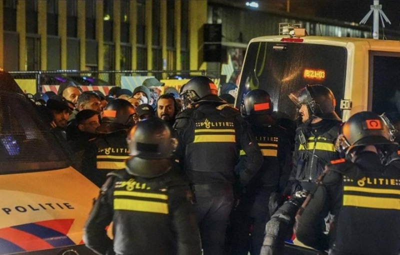Συνελήφθησαν 180 οπαδοί της Νάπολι στο Αϊντχόφεν! Συνελήφθησαν 180 οπαδοί της Νάπολι στο Αϊντχόφεν!