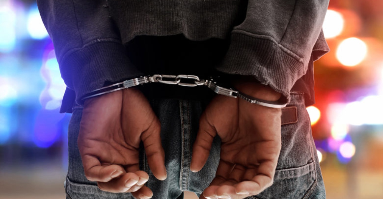 Κατάφερε να ανοίξει 13 οχήματα 28χρονος - Γέμισε με κλοπιμαία το δωμάτιο ξενοδοχείου