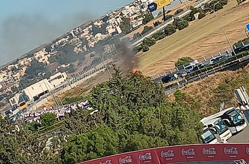 Μικρής έκτασης επεισόδια και φωτιά έξω από το ΓΣΠ, πριν από την έναρξη του τελικού κυπέλλου (ΦΩΤΟΓΡΑΦΙΕΣ)
