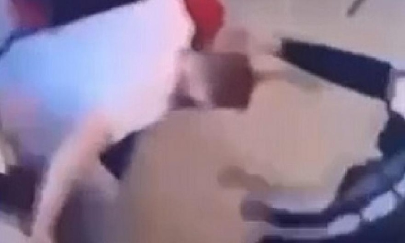 ΣΟΚΑΡΙΣΤΙΚΟ βίντεο: ΕΠΙΘΕΣΗ από… όχλο (!) σε ηλικιωμένο φίλαθλο του Ολυμπιακού στην AEL FC Arena ΣΟΚΑΡΙΣΤΙΚΟ βίντεο: ΕΠΙΘΕΣΗ από… όχλο (!) σε ηλικιωμένο φίλαθλο του Ολυμπιακού στην AEL FC Arena