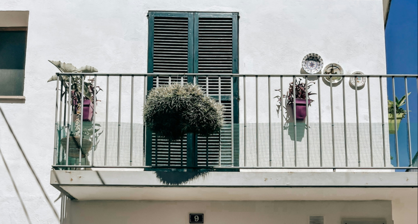 Απίστευτη ιστορία: Πως κατάφερε να ζει 23 χρόνια σε ένα σπίτι χωρίς να πληρώνει τον ιδιοκτήτη - Φωτογραφία